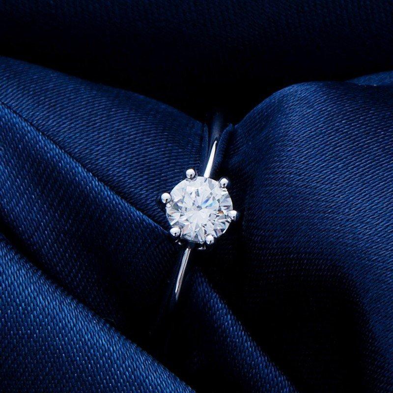 永遠の輝き✨１カラット✨ダイヤモンド ✨リング✨約15号✨プラチナ✨指輪 Jeweluce（ジュエルーチェ） 婚約指輪 ダイヤモンド リング プラチナ