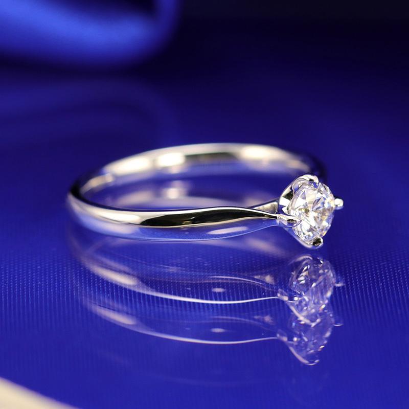 Jeweluce（ジュエルーチェ） 婚約指輪 ダイヤモンド リング プラチナ