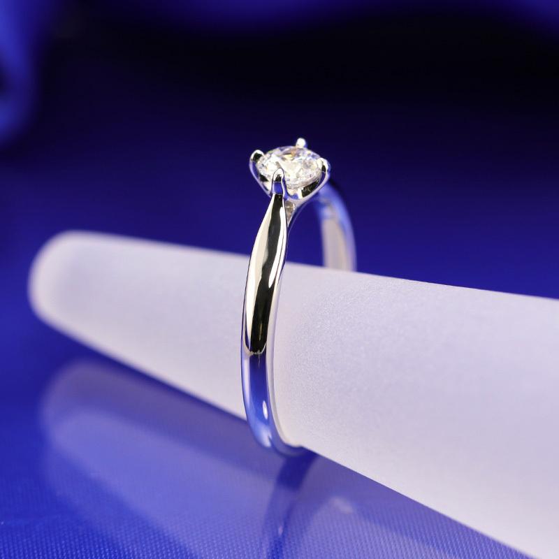 Jeweluce（ジュエルーチェ） 婚約指輪 ダイヤモンド リング プラチナ