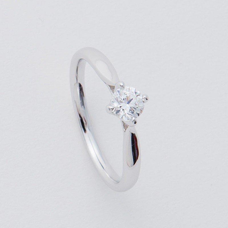 Jeweluce（ジュエルーチェ） 婚約指輪 ダイヤモンド リング プラチナ
