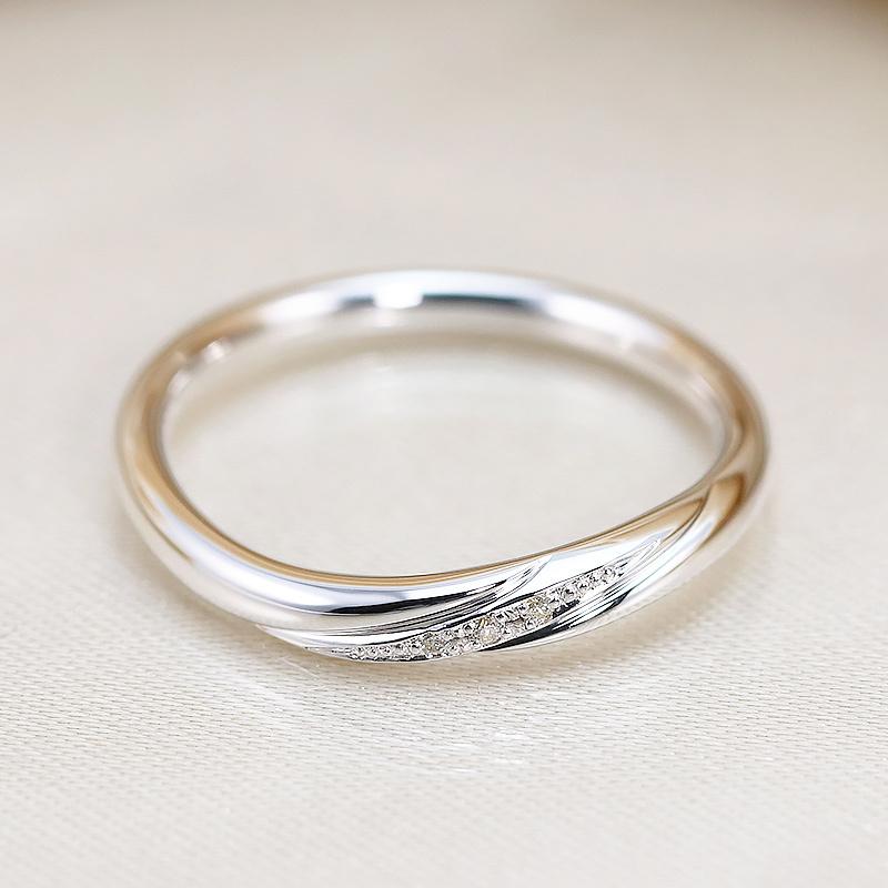 結婚指輪 ダイヤモンド プラチナ pt950 ダイヤ 指輪 ウェーブ 内甲丸 マリッジリング 刻印・シークレットストーン無料 FourLovers Cheriの画像