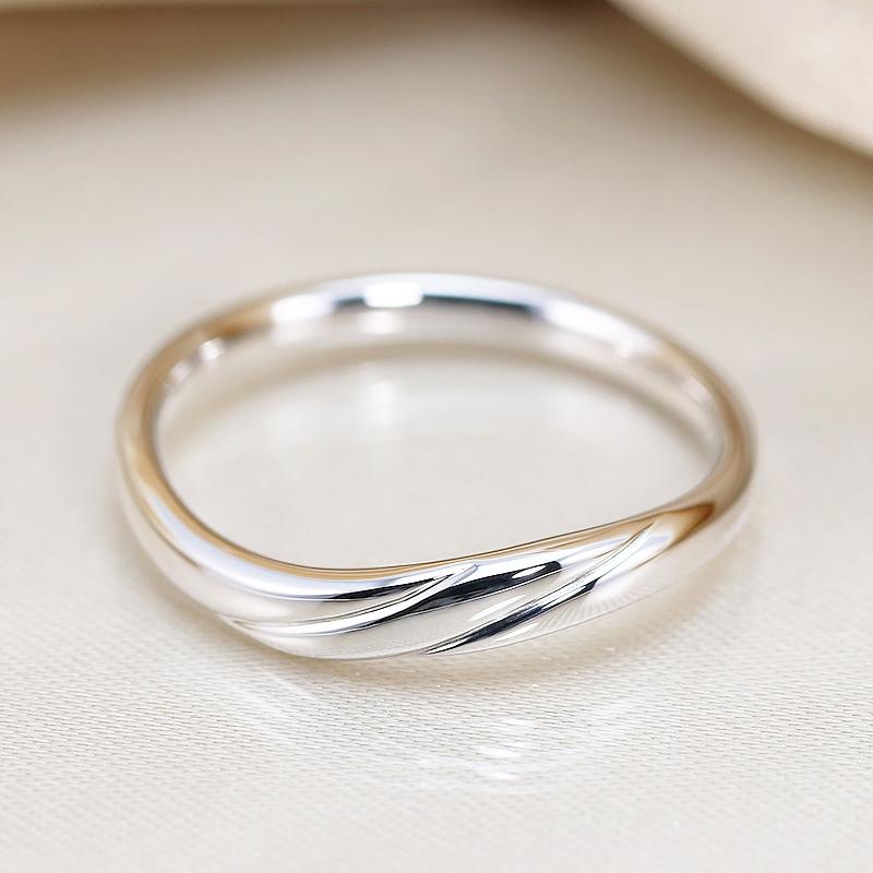 結婚指輪 プラチナ pt950 指輪 ウェーブ 内甲丸 マリッジリング 刻印・シークレットストーン無料 FourLovers Cheri メンズの画像