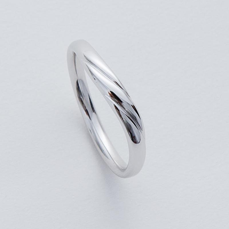 結婚指輪 プラチナ pt950 指輪 ウェーブ 内甲丸 マリッジリング 刻印・シークレットストーン無料 FourLovers Cheri メンズの画像