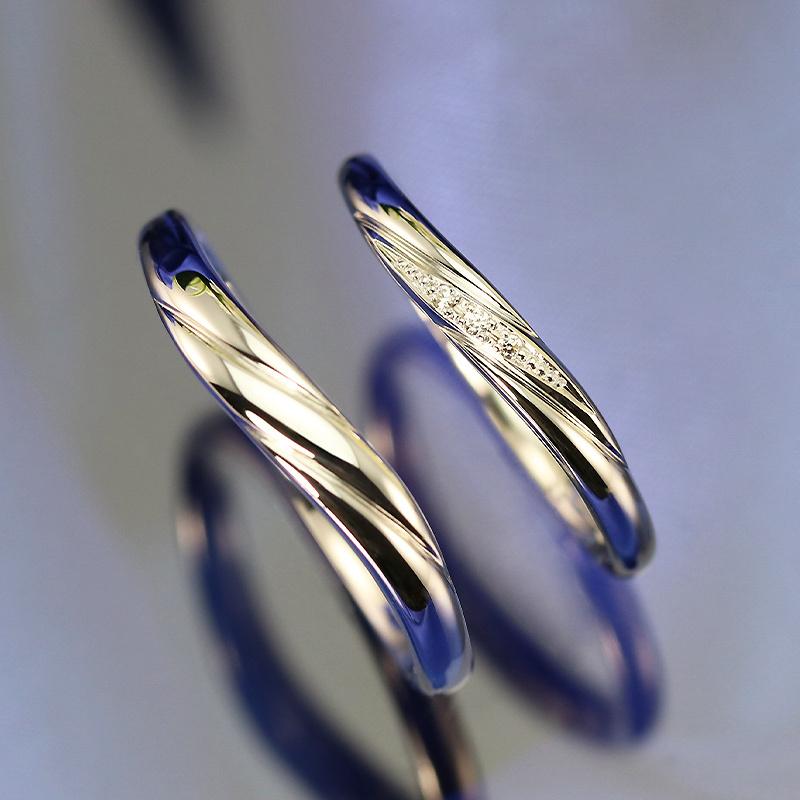 結婚指輪 プラチナ pt950 指輪 ウェーブ 内甲丸 マリッジリング 刻印・シークレットストーン無料 FourLovers Cheri メンズの画像
