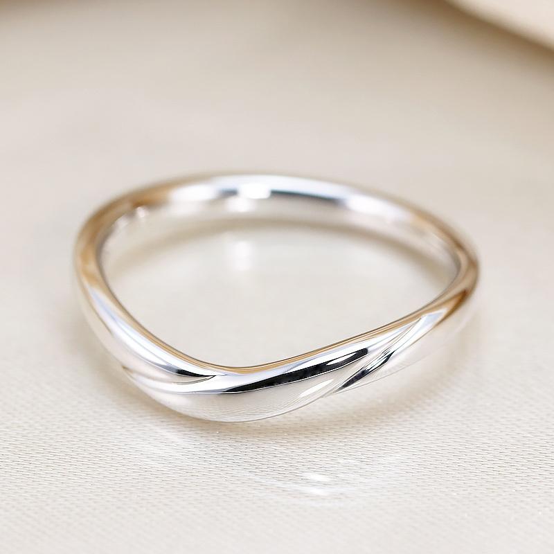 結婚指輪 プラチナ pt950 指輪 V字 内甲丸 マリッジリング 刻印・シークレットストーン無料 FourLovers Mitis メンズの画像