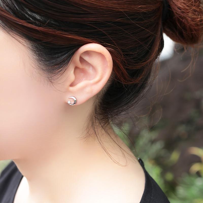 K10 YG/PG ダイヤモンド 0.06ctUP【Hカラークラス/SIクラス】 ピアス 月 星 ゴールド 10金 プレゼント ギフト K10 キャッチ シリコンの画像