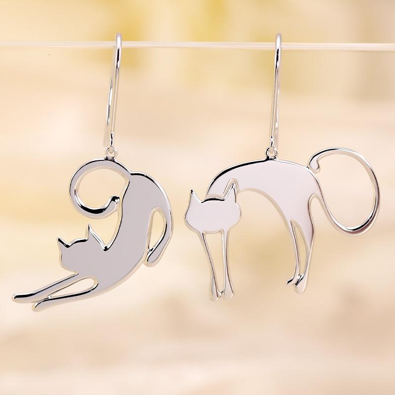 K10 YG/WG/PG 猫 シルエット ピアス 10金 K10 両耳 プレゼント ギフト かわいい ねこ おしゃれ ゴールドカラーは選べる アシメントリーの画像