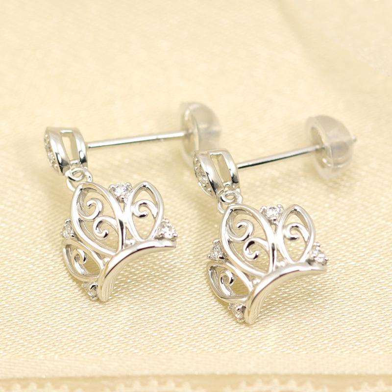 K10 YG/WG/PG ダイヤモンド  0.06ct Hカラークラス/SIクラス クラウン モチーフ ピアス 王冠 クラシカル ゴールド 10金 ダイヤ カラーは選べる プレゼント 両耳の画像