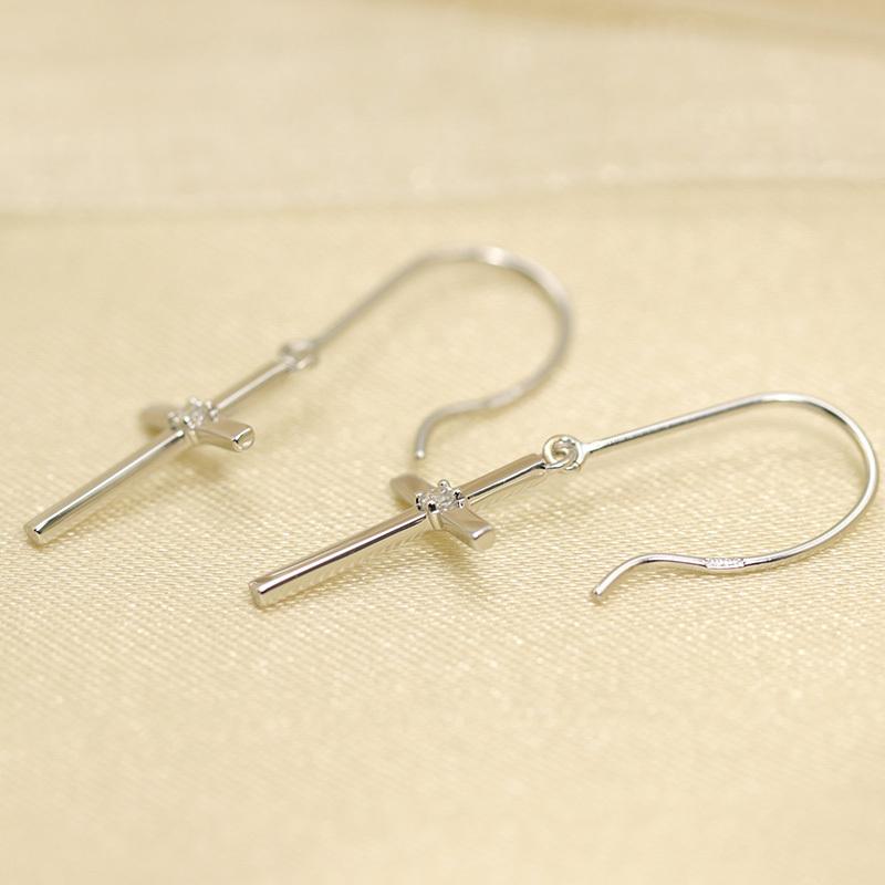 K18 YG/WG/PG ダイヤモンド  0.02ct Hカラークラス/SIクラス クロス モチーフ ピアス 十字架 クラシカル ゴールド 18金 ダイヤ カラーは選べる プレゼント 両耳の画像
