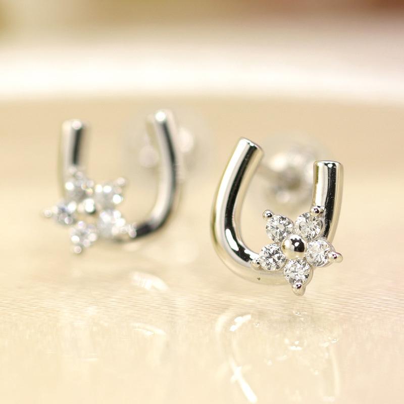 K10 YG/WG/PG ダイヤモンド  0.10ct Hカラークラス/SIクラス 馬蹄 小花 モチーフ ピアス ホースシュー ゴールド 10金 ダイヤ カラーは選べる プレゼント 両耳の画像