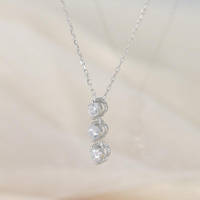 PT900 ダイヤ0.51ct 雫型ネックレストップ PT900 ダイヤ0.51ct 雫型ネックレストップ