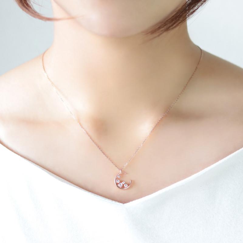 K18 YG/WG/PG ダイヤモンド 0.15ctUP 【Hカラークラス/SIクラス】 ムーンモチーフペンダント ネックレス ダイヤ  ゴールド 月 プレゼント ギフトの画像