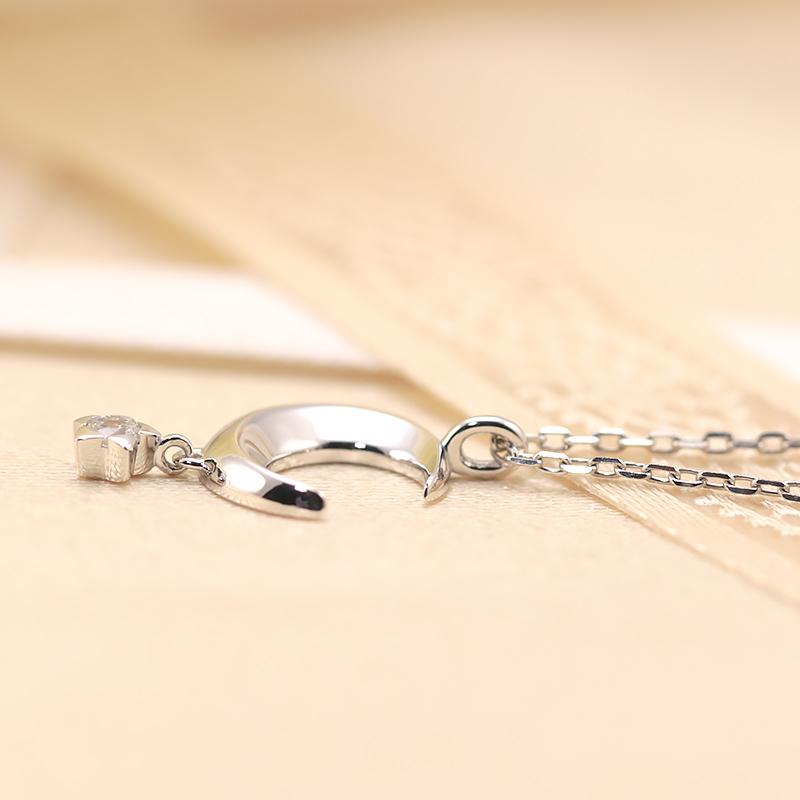 K18YG/WG/PG ダイヤモンド 0.03ct 【Hカラークラス/SIクラス】ペンダント ネックレス 18金 ゴールド ムーン 月 三日月 選べる3カラーの画像