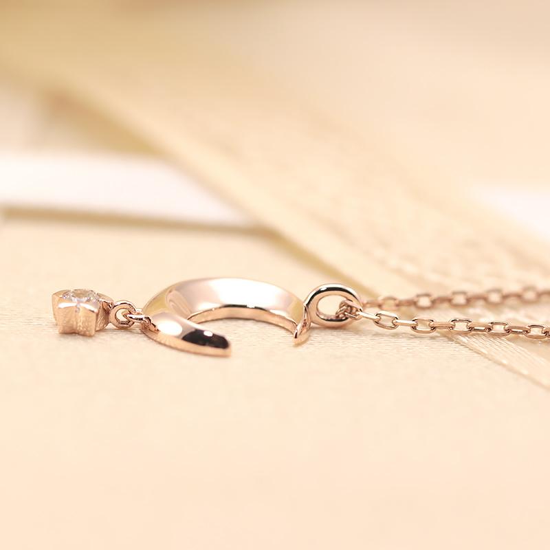 K18YG/WG/PG ダイヤモンド 0.03ct 【Hカラークラス/SIクラス】ペンダント ネックレス 18金 ゴールド ムーン 月 三日月 選べる3カラーの画像