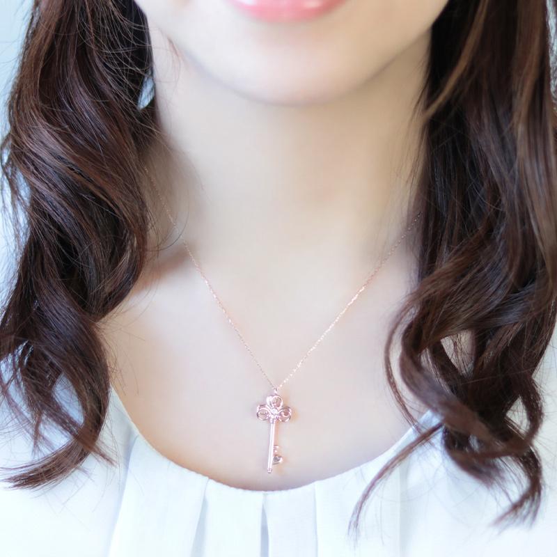 K18 YG/WG/PG ダイヤモンド 0.03ct 鍵モチーフ ペンダント ネックレス ダイヤ ゴールド 18金 K18 ゴールドカラーは選べる プレゼント ギフト 記念日の画像