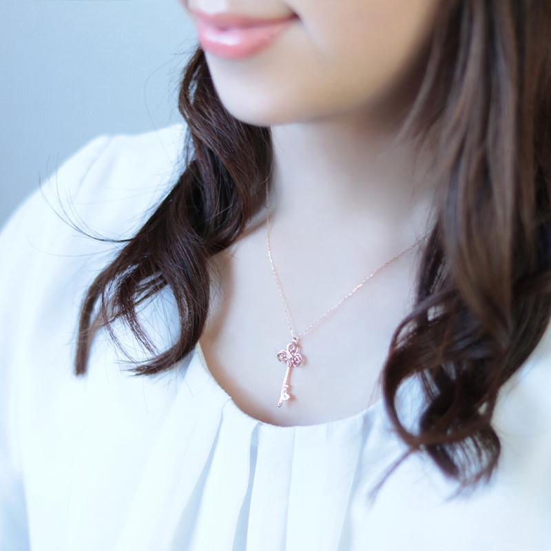 Jeweluce K10 YG/WG/PG ダイヤモンド 0.03ct 鍵モチーフ Jeweluce K10 YG/WG/PG ダイヤモンド 0.03ct 鍵モチーフ