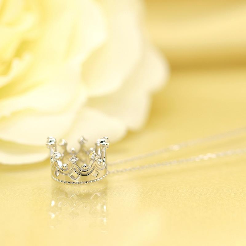 K18 YG/WG/PG ダイヤモンド 8pcs 0.09ct Hカラークラス/SIクラス クラウン ペンダント ネックレス ダイヤ ゴールド 18金 カラーは選べる プレゼント 記念日の画像