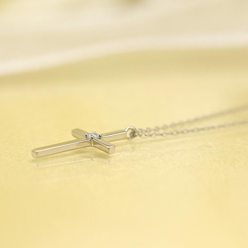 K10 YG/WG/PG ダイヤモンド 0.02ct クロス ペンダント ネックレス ダイヤ ゴールド 10金 カラーは選べる プレゼント ギフト 記念日 クリスマス お守りの画像
