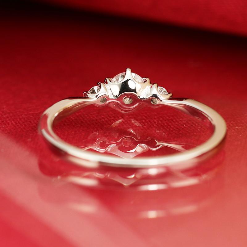 ダイヤモンド リング プラチナ pt950 0.29ct 大粒 ダイヤ 指輪 ３粒 ミル打ち 婚約指輪 エンゲージ エタニティの画像