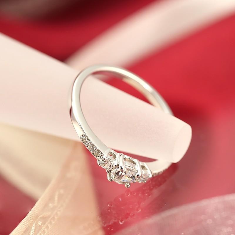【0.40ct】ダイヤモンド エタニティ リング プラチナ pt950 0.4ctUP ダイヤ 指輪 大粒 センター0.25ct 婚約指輪 エンゲージの画像