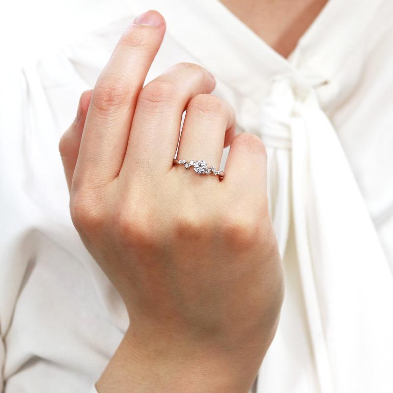 【中央宝石研究所 鑑定書付き】【0.36ct 】センター石 0.3ct 大粒 ダイヤモンド エタニティリング【Gカラー/SI1/VGカット】の画像