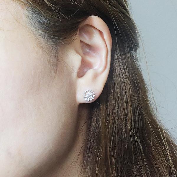 pt900 刻印入り　天然ダイヤモンド ピアス　上品　雪の結晶　 両耳 Pt900 プラチナ 雪の結晶 フラワー 0.40ct 天然ダイヤモンド