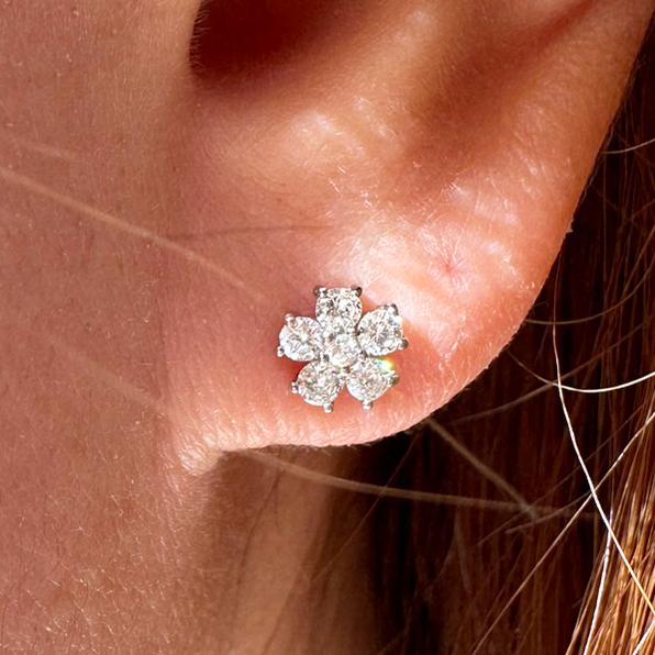 K18 フラワー ダイヤモンドピアス 0.36ct 花 アクセサリー K18 フラワー ダイヤモンドピアス 0.36ct 花 アクセサリー