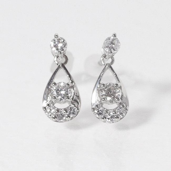 Pt900 プラチナ ティアドロップ デザインピアス 0.20ct 天然