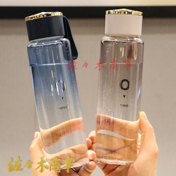 ガラス瓶を綺麗にツルで巻いた昔の水筒 ガラス瓶を綺麗にツルで巻いた昔の水筒 ガラス瓶を綺麗にツル