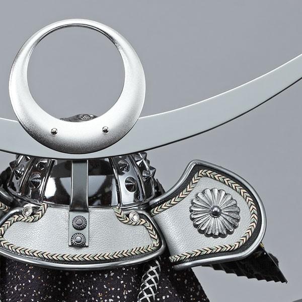 上杉謙信　五月人形　シルバー兜飾りガラスケース入り・コンパクトサイズ 五月人形 コンパクト 兜 ケース飾り 上杉謙信 ケース入り 兜飾り