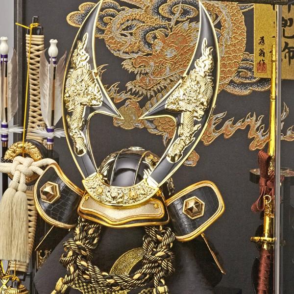 五月人形 ケース飾り コンパクト アクリルケース入り 黒 ハヤブサ 金