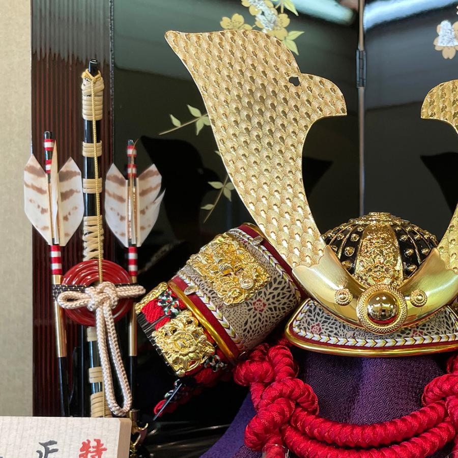 五月人形 兜収納飾り 金色・赤色・紫色 五月人形 コンパクト 収納飾り 兜飾り 10号 赤 糸 大鍬 兜