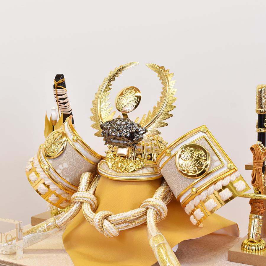 五月人形 コンパクト ケース入り 徳川家康 おしゃれ 兜飾り 8号 白金 徳川兜 おしゃれ 名将武将 ケース飾り モダン 木 木製 台 ミニ かわいい 2025 ck2597-8 |  | 07