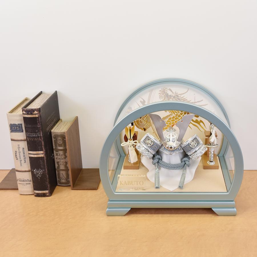 五月人形 コンパクト ケース入り おしゃれ 兜飾り 5号 白銀 中鍬兜 おしゃれ 名将武将 丸型 ケース飾り モダン 木 木製 台 ミニ かわいい 2025 ck25115-5 |  | 04