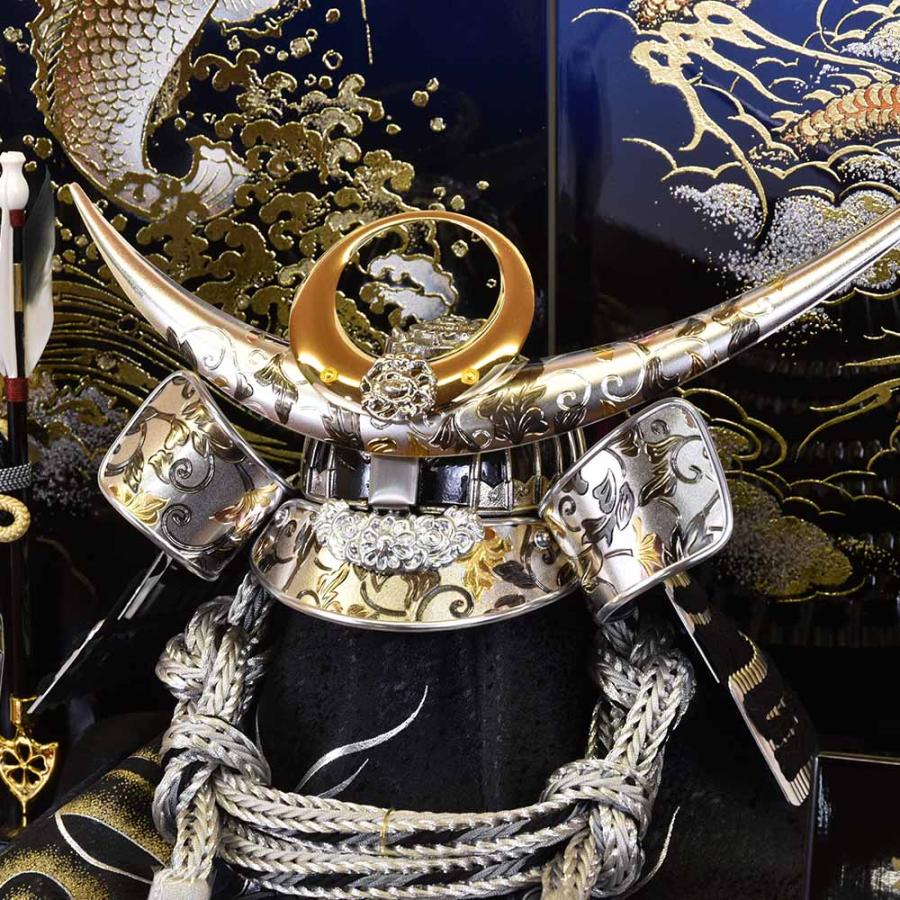 五月人形 コンパクト おしゃれ 兜飾り 収納飾り 上杉謙信 青嵐 502562 かぶと 名将 武将 木 木製 台付 モダン かっこいい |  | 03