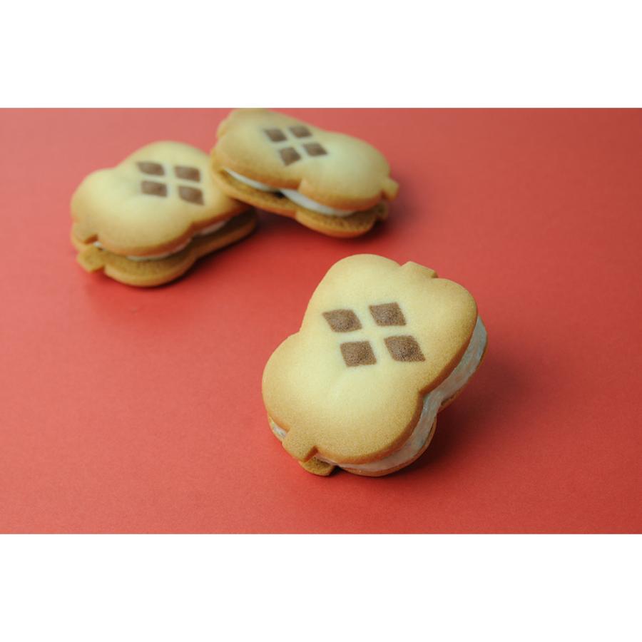 信玄軍配黒蜜きな粉味 5枚入 ギモーヴサンド 桔梗屋 ききょうや 山梨 お土産 山梨銘菓 和菓子 ギフト お返し お祝い お供え 贈答 山梨土産 置き配不可[KI] | 