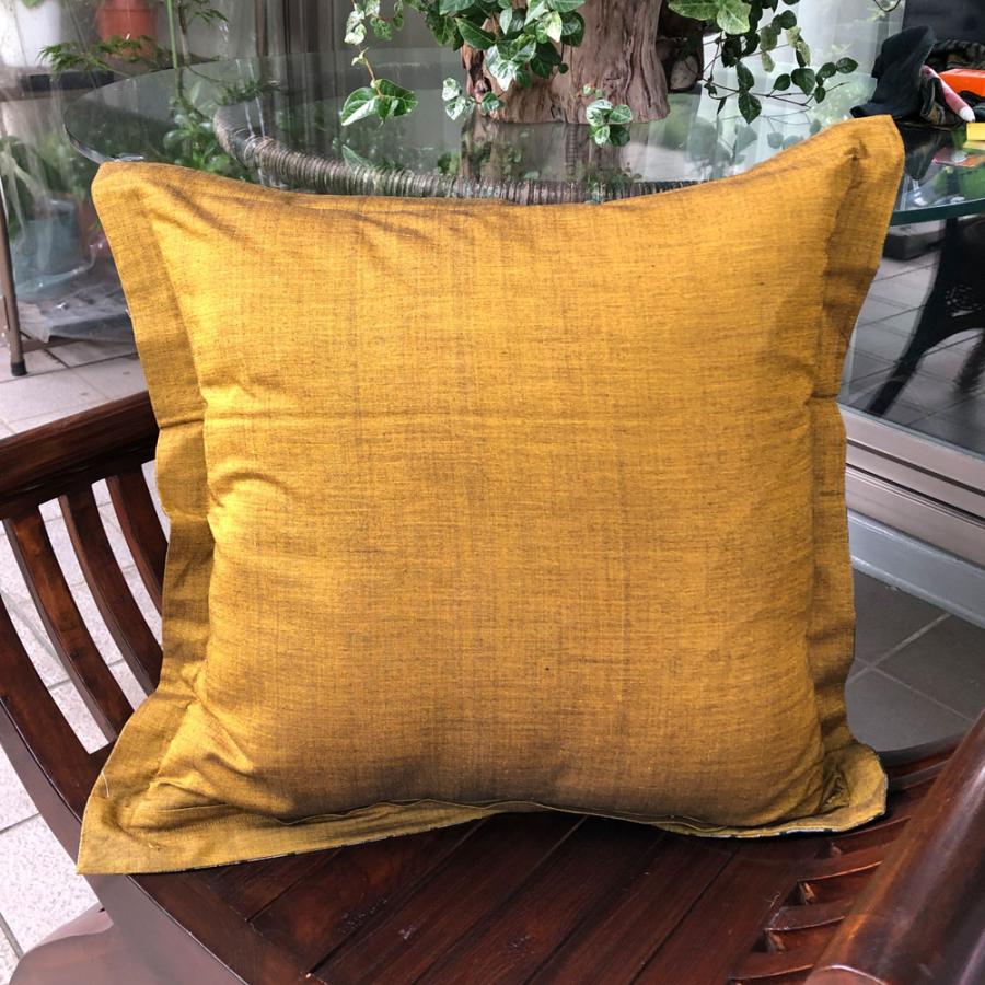 バリイカットのクッションカバー02 |  | 03