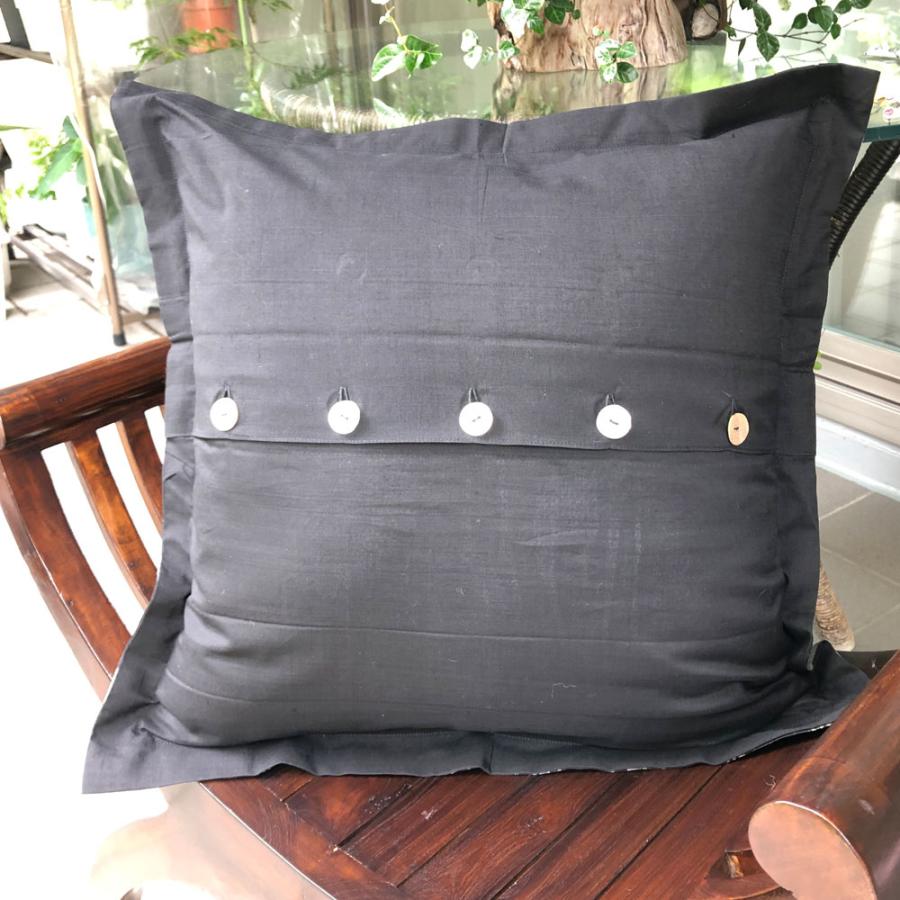 バリイカットのクッションカバー05 裏黒 |  | 01