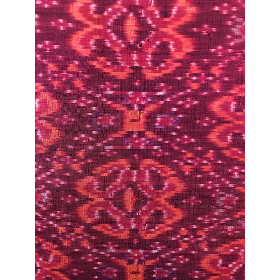 インドネシア レンバタ島で25年位前に手織りされたイカット。