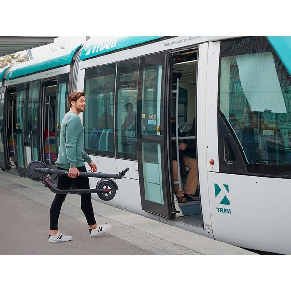 Segway-Ninebot（セグウェイ-ナインボット） Kickscooter E22｜電動