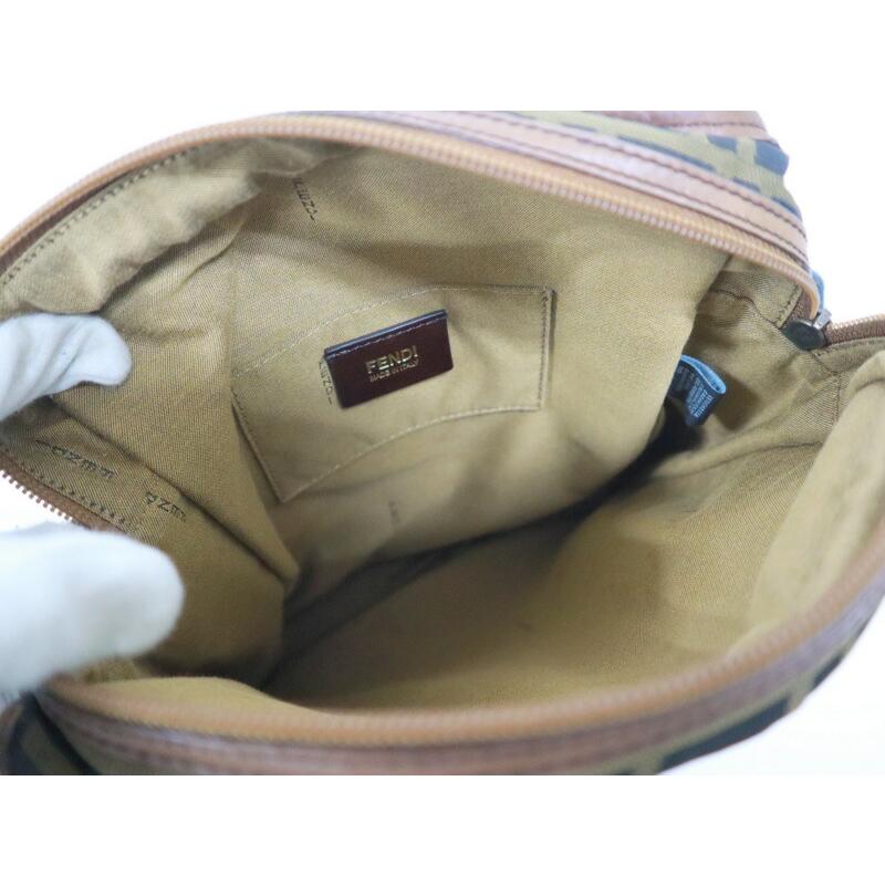 FENDI フェンディ ズッカ・ショルダーバッグ 7VA152 カーキ×ブラウン FENDI フェンディ ズッカ・ショルダーバッグ 7VA152 カーキ×ブラウン