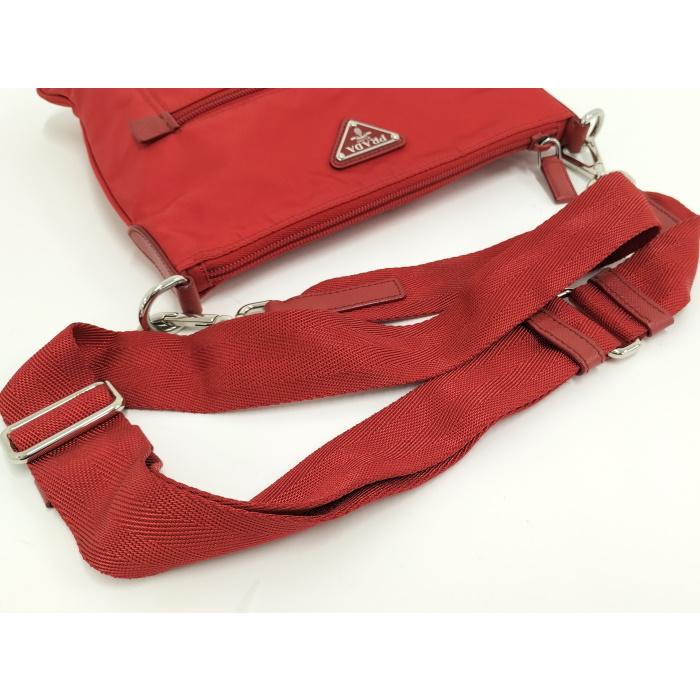 最終値下げ【美品・レア】PRADA ショルダーバッグ ナイロン 1bh716 PRADA 【中古】PRADA ショルダーバッグ ナイロン レッド 1BH716