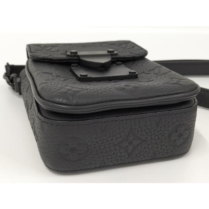 LOUIS VUITTON ロックヴェルティカル ウェアラブル ウォレット