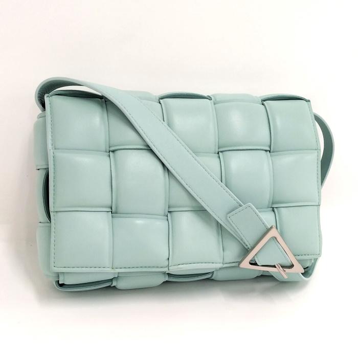 BOTTEGA VENETA バデッド カセット ショルダーバッグ レザー ライト