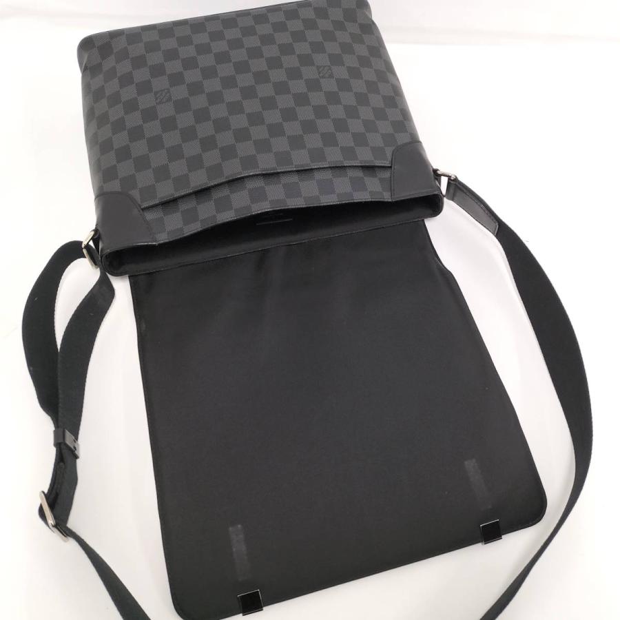 LOUIS VUITTON（ルイ・ヴィトン） ショルダーバッグ ディストリクト MM 