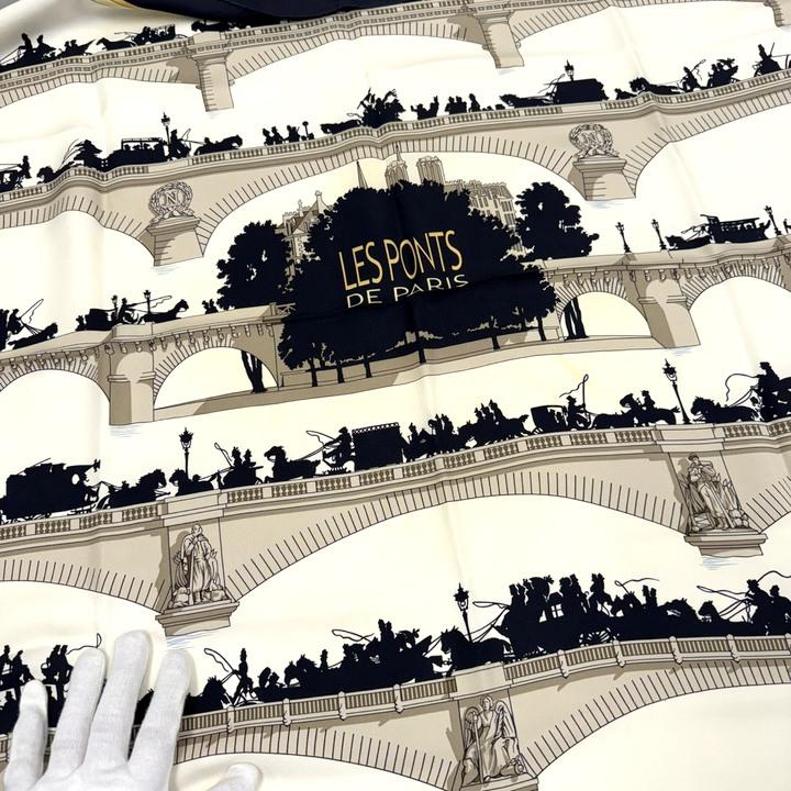 エルメス　LES PONTS DE PARIS パリの橋 カレ90 スカーフ HERMES エルメス カレ90 スカーフ LES PONTS DE PARIS パリの橋 シルク