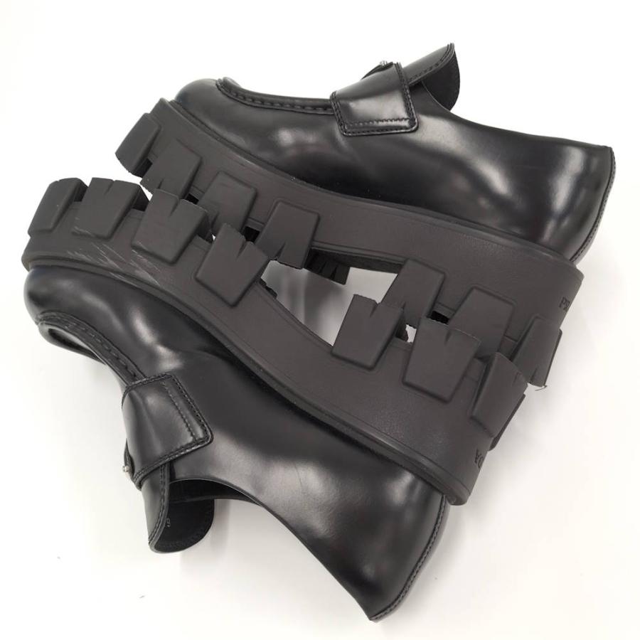 PRADA（プラダ） モノリス ローファー 三角プレート ブラック レザー