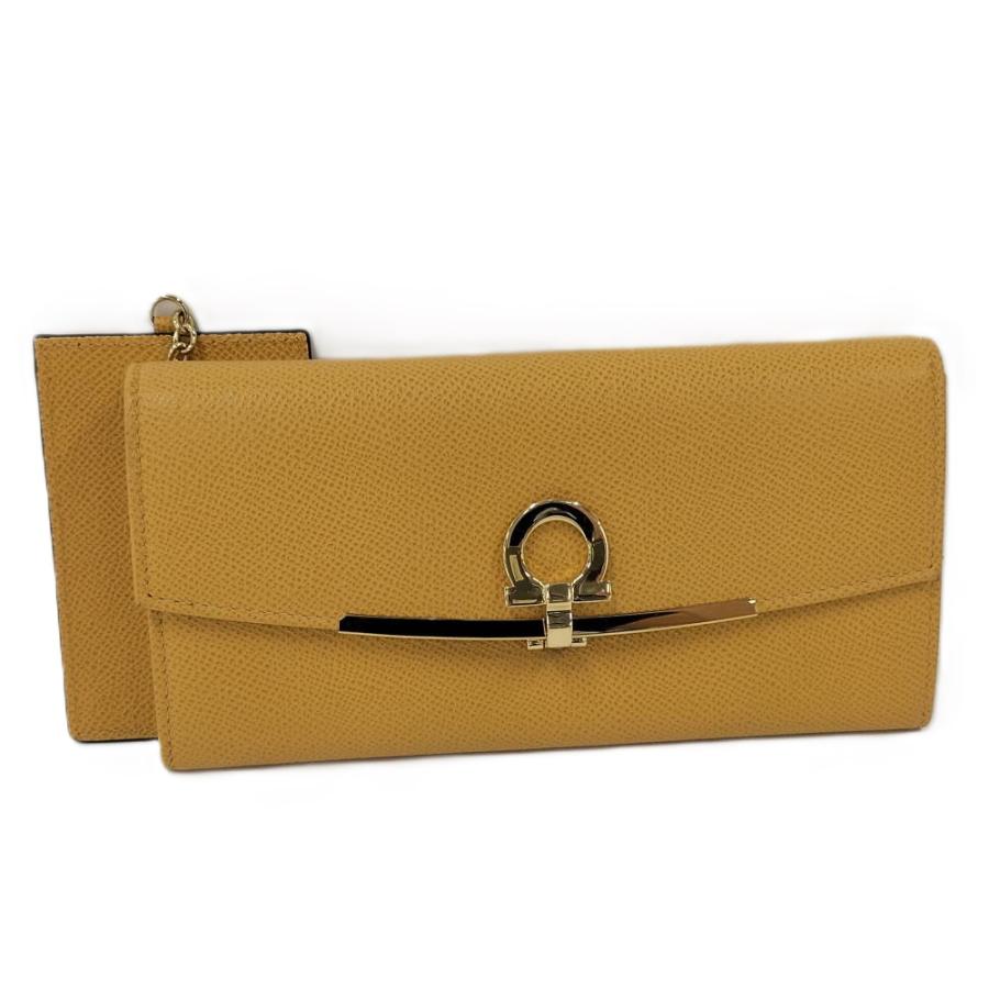 FERRAGAMO（フェラガモ） 長財布 パスケース付き レザー マスタード 