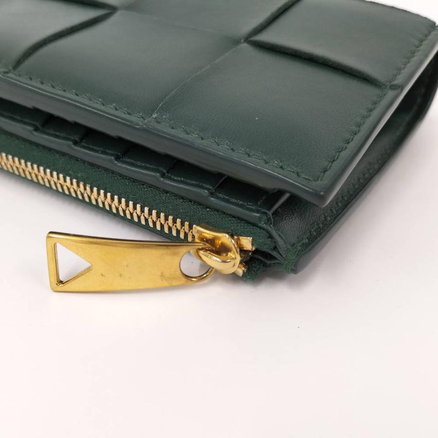 BOTTEGA VENETA（ボッテガ・ヴェネタ） カセットミディアム 二つ折り