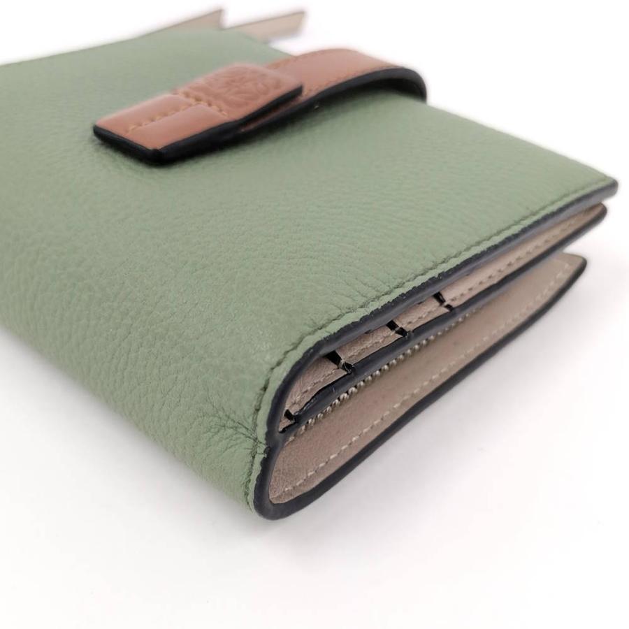 ロエベ LOEWE コンパクト ジップ ウォレット 二つ折り財布 財布 レザー レディース グリーン系 / カーキ系 / グレー系 C660Z41X01 【中古】 LOEWE（ロエベ） コンパクト ジップ ウォレット 二つ折り財布 財布